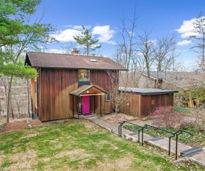 374 Hilldale Drive, Ann Arbor, MI 48105