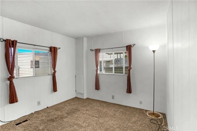 332 N Lyon 68, Hemet, CA 92543
