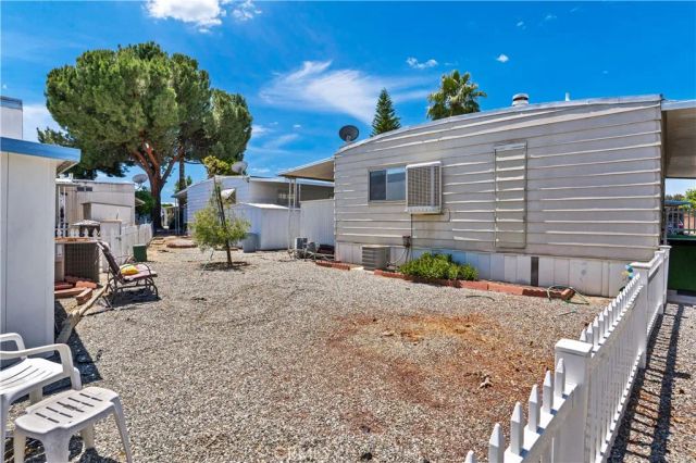 332 N Lyon 68, Hemet, CA 92543