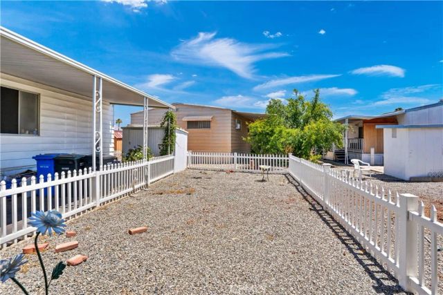 332 N Lyon 68, Hemet, CA 92543