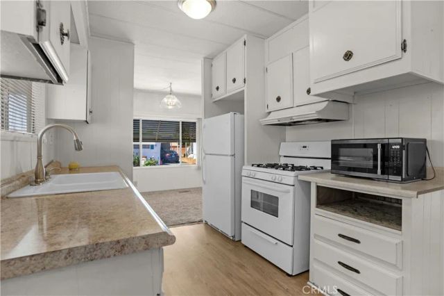 332 N Lyon 68, Hemet, CA 92543