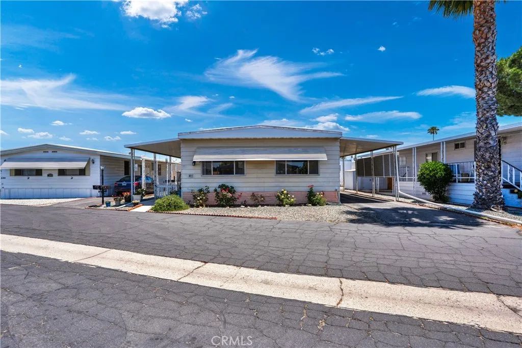 332 N Lyon 68, Hemet, CA 92543