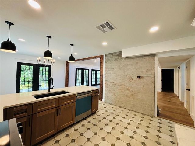 121 AZALEA Court, Pineville, LA 71360