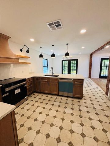 121 AZALEA Court, Pineville, LA 71360