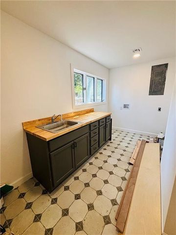 121 AZALEA Court, Pineville, LA 71360