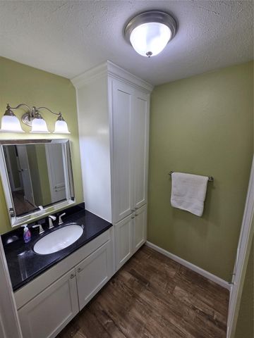 10555 Turtlewood Court 1005, Houston, TX 77072