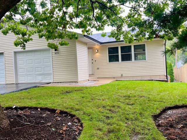 821 Belle Plaine Avenue, Gurnee, IL 60031