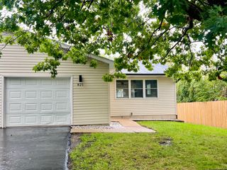 821 Belle Plaine Avenue, Gurnee, IL 60031