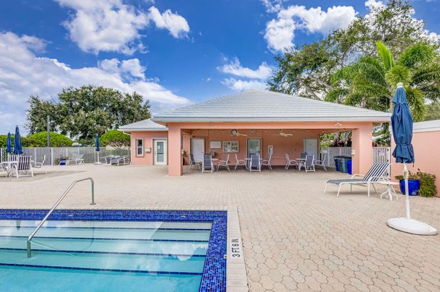 8390 E GARDEN OAKS Circle, Palm Beach Gardens, FL 33410