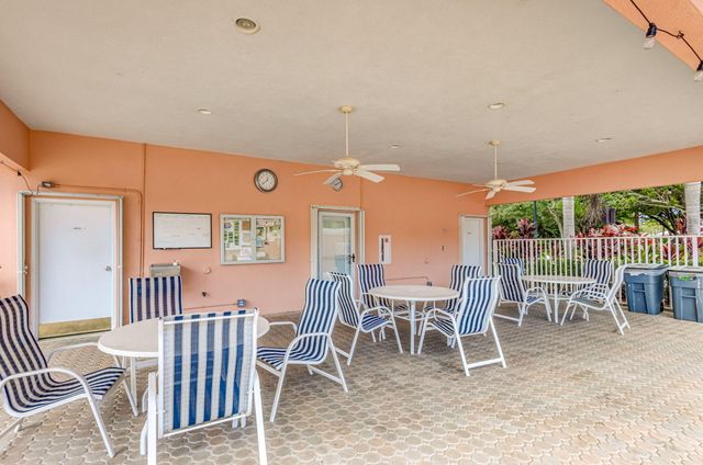 8390 E GARDEN OAKS Circle, Palm Beach Gardens, FL 33410