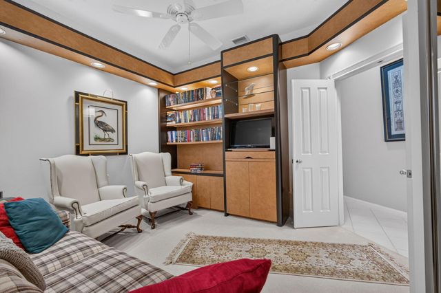 8390 E GARDEN OAKS Circle, Palm Beach Gardens, FL 33410