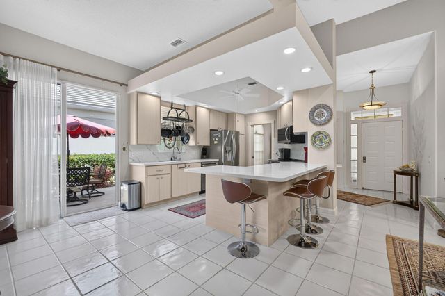 8390 E GARDEN OAKS Circle, Palm Beach Gardens, FL 33410