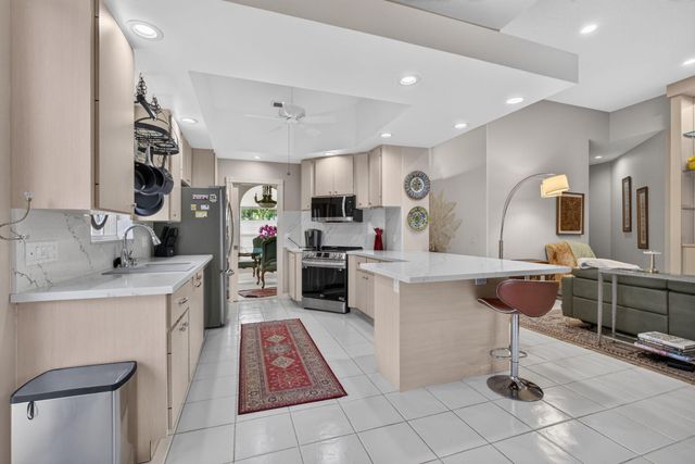 8390 E GARDEN OAKS Circle, Palm Beach Gardens, FL 33410