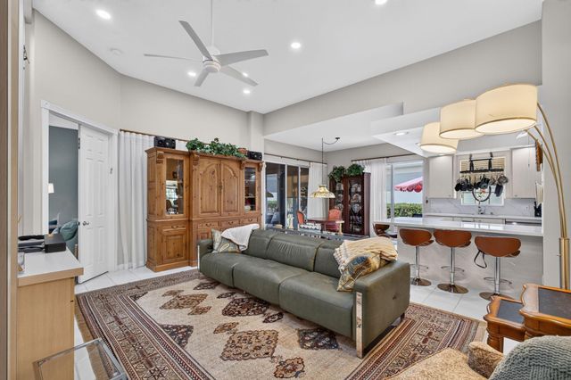 8390 E GARDEN OAKS Circle, Palm Beach Gardens, FL 33410