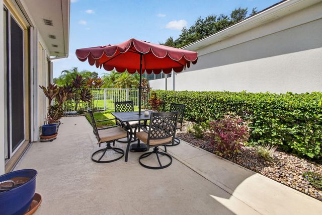 8390 E GARDEN OAKS Circle, Palm Beach Gardens, FL 33410