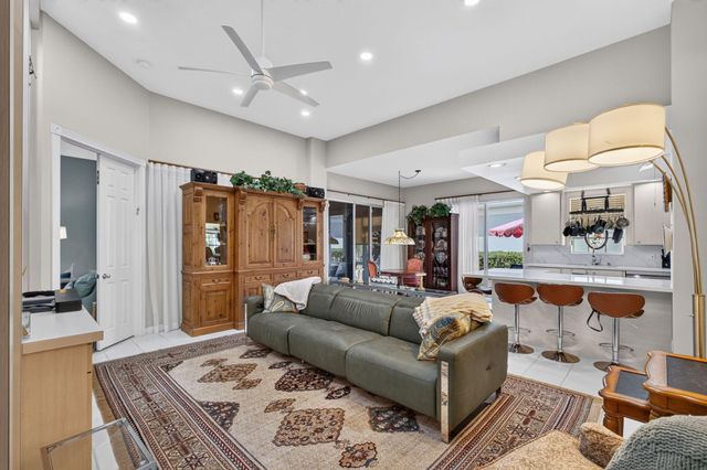 8390 E GARDEN OAKS Circle, Palm Beach Gardens, FL 33410