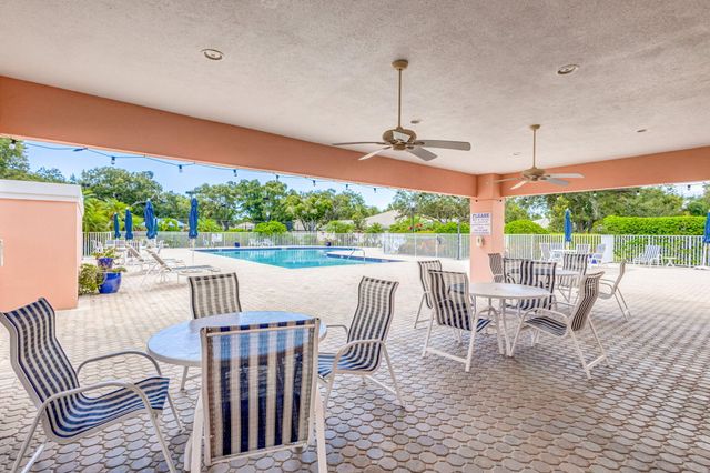 8390 E GARDEN OAKS Circle, Palm Beach Gardens, FL 33410