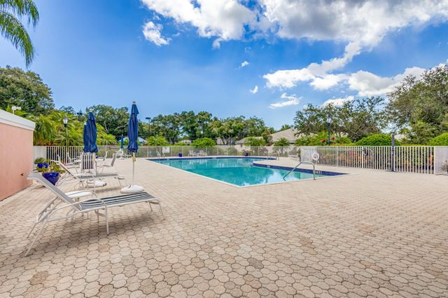 8390 E GARDEN OAKS Circle, Palm Beach Gardens, FL 33410