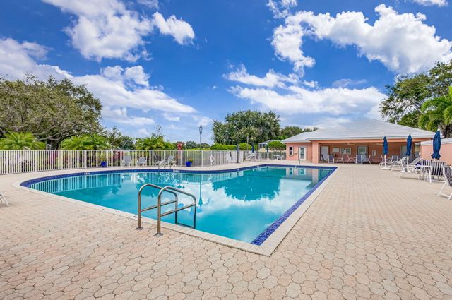8390 E GARDEN OAKS Circle, Palm Beach Gardens, FL 33410