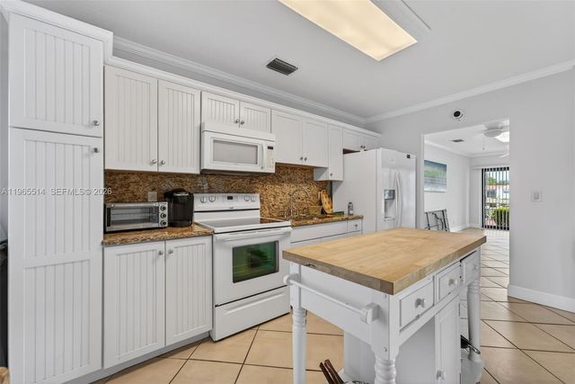 170 Cypress Club Dr 712, Pompano Beach, FL 33060