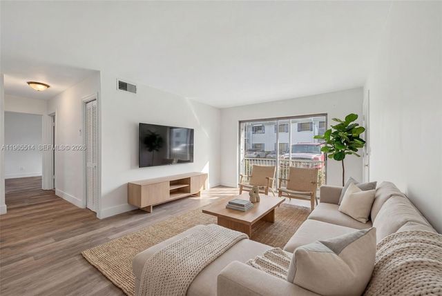 170 Cypress Club Dr 712, Pompano Beach, FL 33060