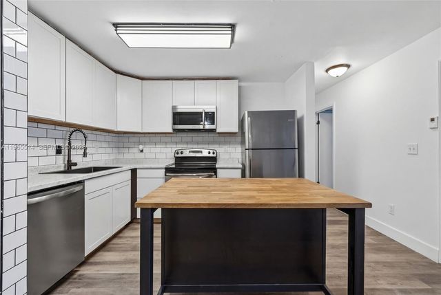 170 Cypress Club Dr 712, Pompano Beach, FL 33060