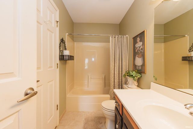 3911 N Lakeside Drive, Muncie, IN 47304