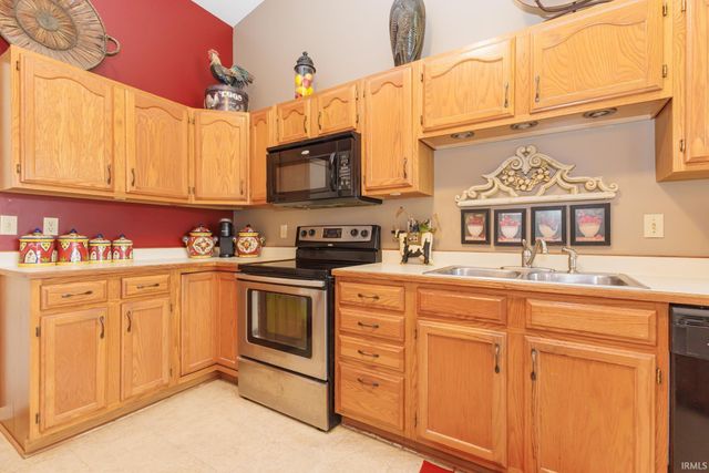 3911 N Lakeside Drive, Muncie, IN 47304