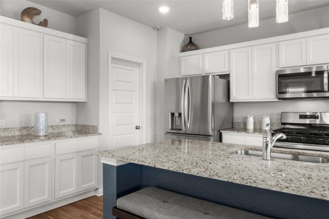 304 Tolo DR, Elgin, TX 78621