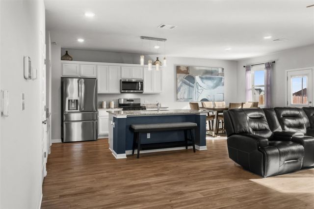 304 Tolo DR, Elgin, TX 78621