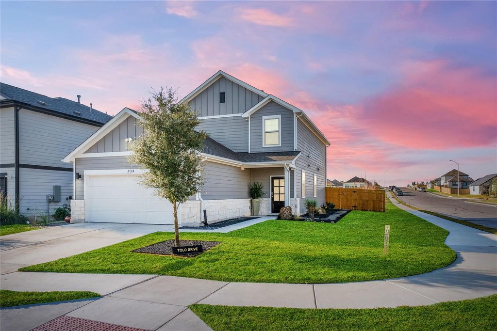 304 Tolo DR, Elgin, TX 78621