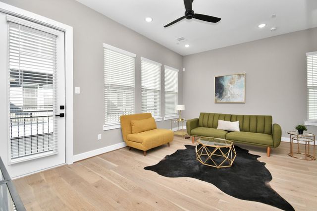 316 Thornton Road E, Houston, TX 77018