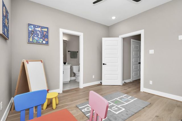 316 Thornton Road E, Houston, TX 77018