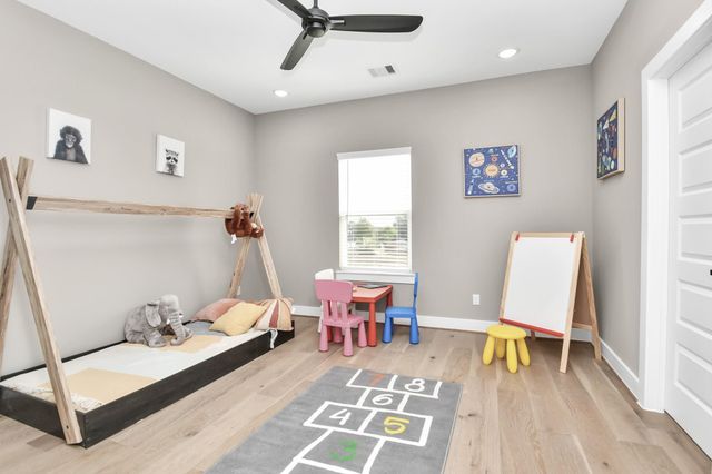 316 Thornton Road E, Houston, TX 77018