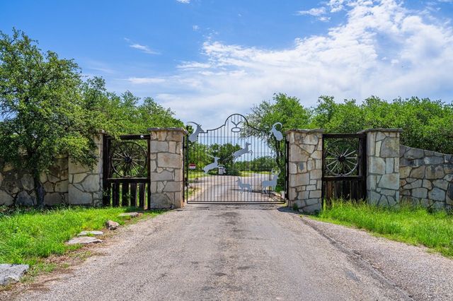 229 Lost Man Rd, Mountain Home, TX 78058