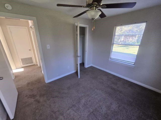 5 Lanes End Street, Baytown, TX 77520