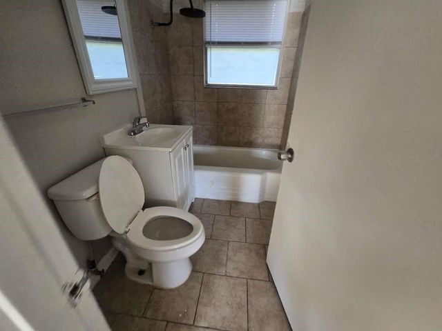 5 Lanes End Street, Baytown, TX 77520