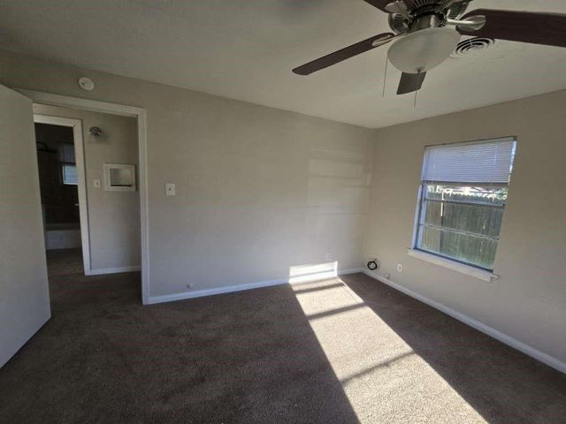 5 Lanes End Street, Baytown, TX 77520