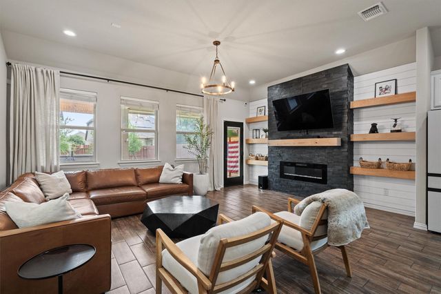 705 Hereford LOOP, Hutto, TX 78634