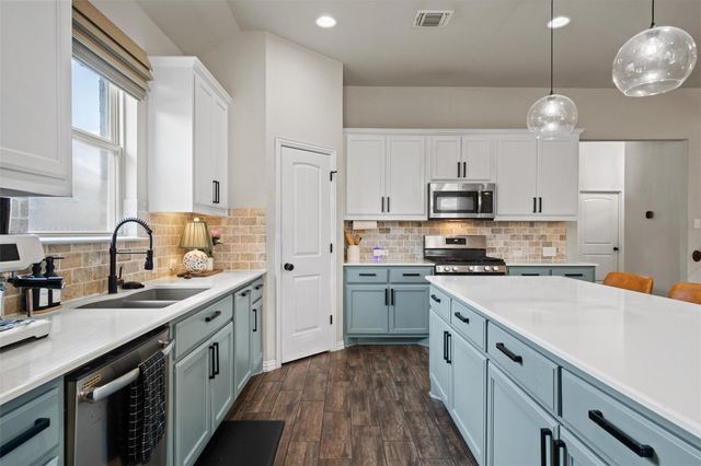 705 Hereford LOOP, Hutto, TX 78634