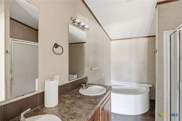 780 Oak Tree Road, Seguin, TX 78155