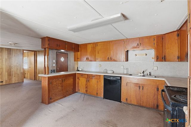 780 Oak Tree Road, Seguin, TX 78155