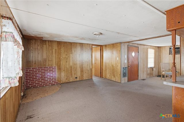 780 Oak Tree Road, Seguin, TX 78155