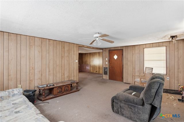 780 Oak Tree Road, Seguin, TX 78155