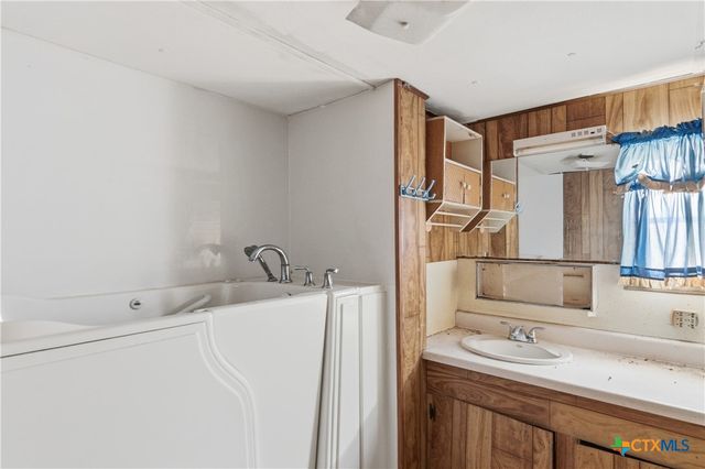 780 Oak Tree Road, Seguin, TX 78155