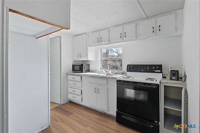 780 Oak Tree Road, Seguin, TX 78155