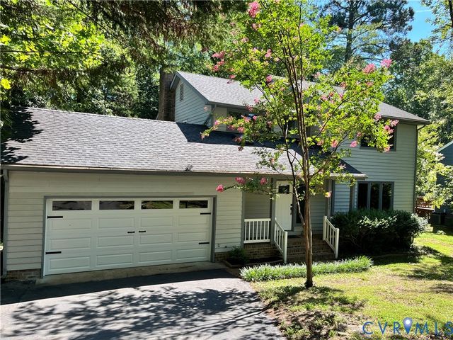 7731 Flag Tail Dr, Midlothian, VA 23112