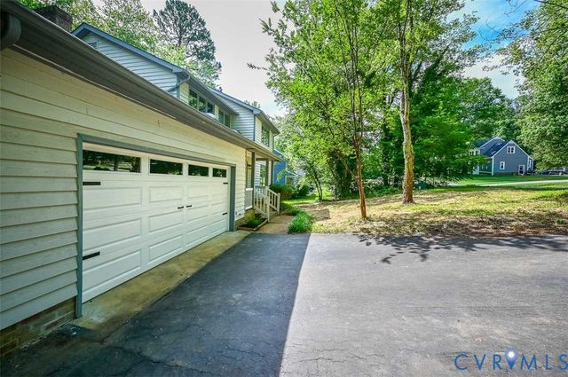 7731 Flag Tail Dr, Midlothian, VA 23112