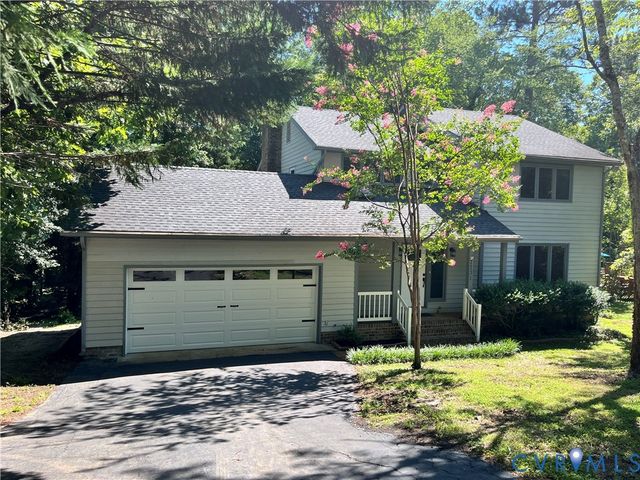 7731 Flag Tail Dr, Midlothian, VA 23112