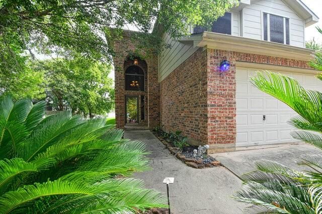 107 Cove W, Conroe, TX 77356